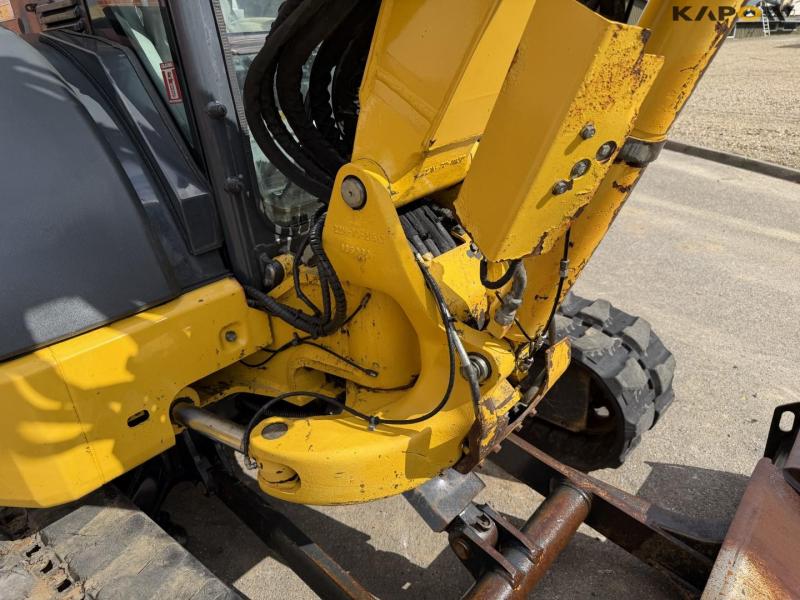 Komatsu PC55MR gravemaskine med rotortilt. 51