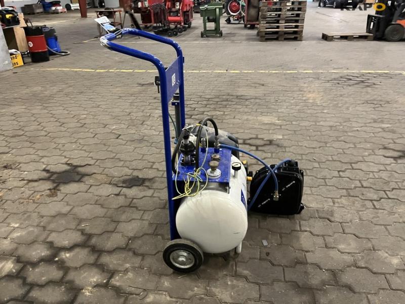 Kompressor med tank og slangerulle 18