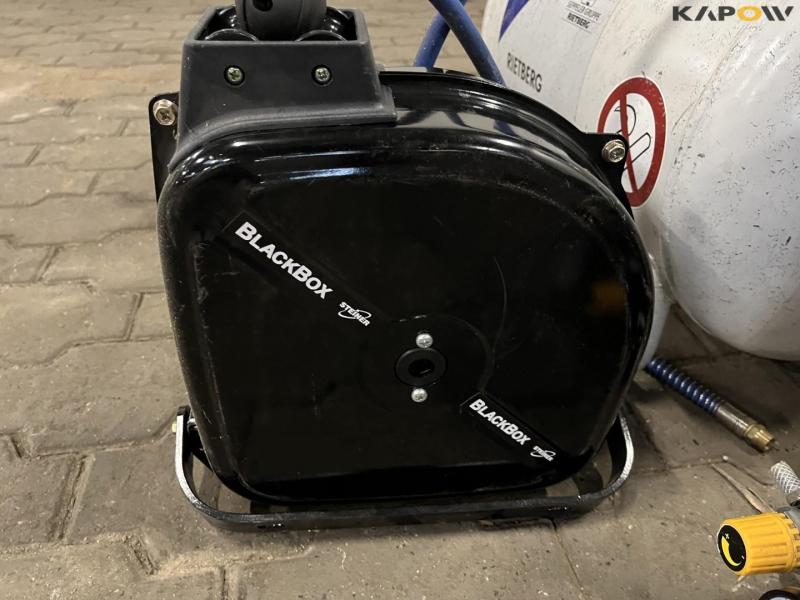 Kompressor med tank og slangerulle 24