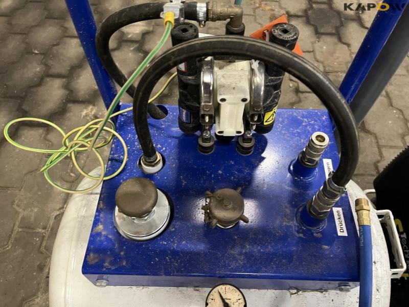 Kompressor med tank og slangerulle 27