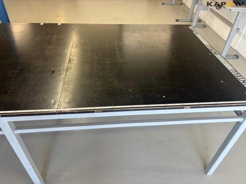 Kraftig bord med skruestik 13