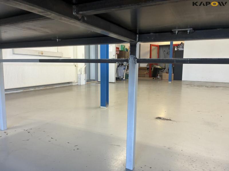 Kraftig bord med skruestik 17