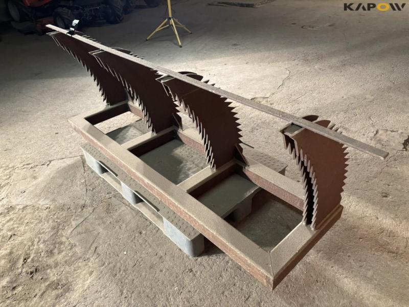 Kraftige tænder på ramme 5