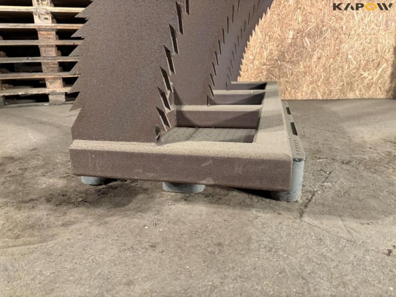 Kraftige tænder på ramme 6