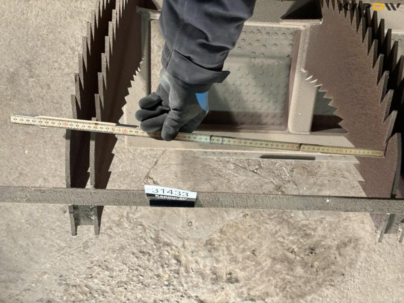 Kraftige tænder på ramme 12