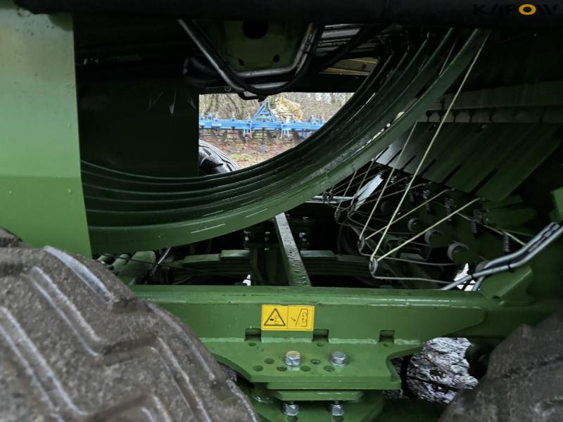 Krone Big Pack 4X4 presser med ballevogn 23