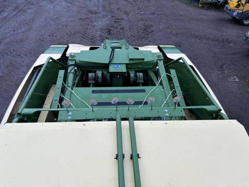 Krone Big Pack 4X4 presser med ballevogn 34