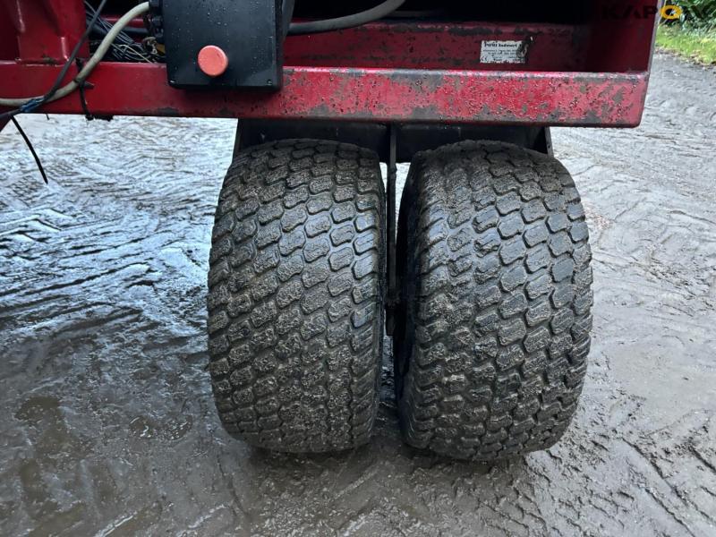 Krone Big Pack 4X4 presser med ballevogn 75