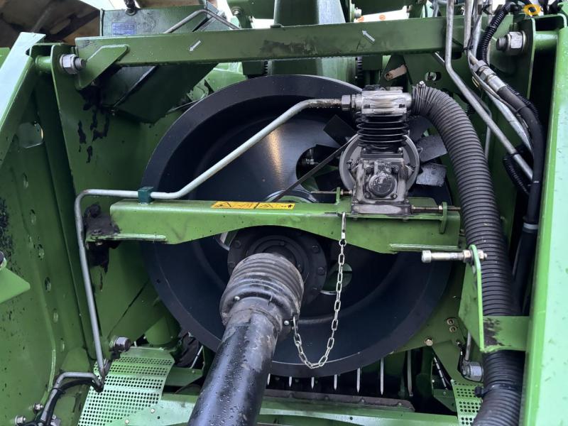 Krone Big Pack 4X4 presser med ballevogn 84