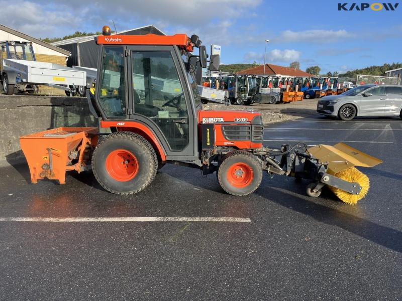 Kubota B2410 kompakt traktor med kost og saltudlægger 4