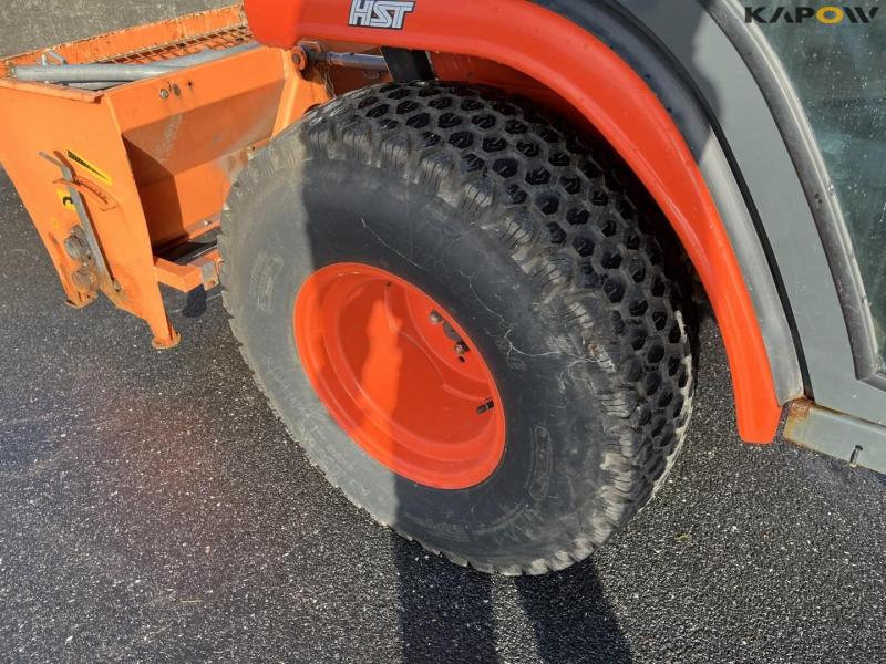 Kubota B2410 kompakt traktor med kost og saltudlægger 16