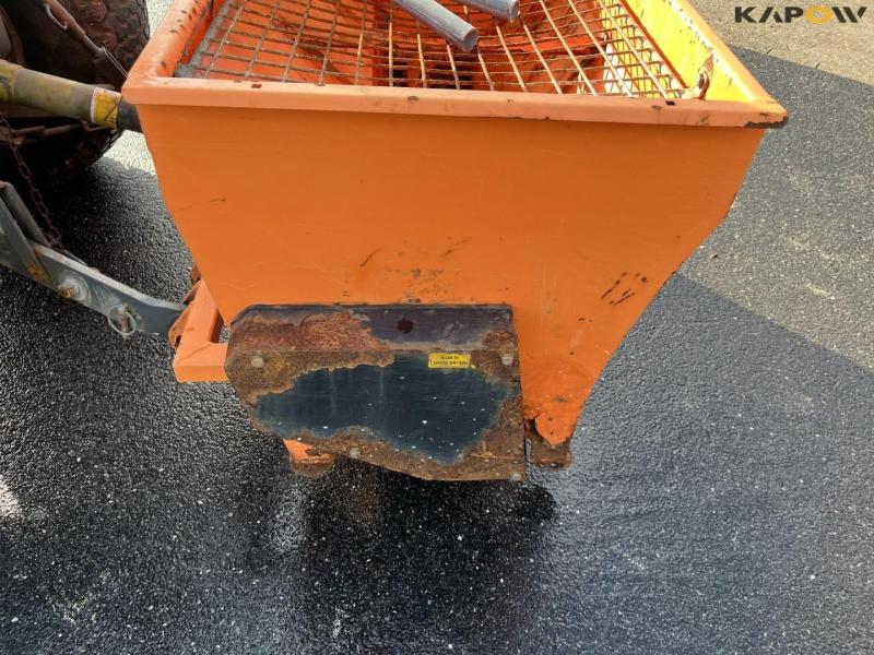 Kubota B2410 kompakt traktor med kost og saltudlægger 20