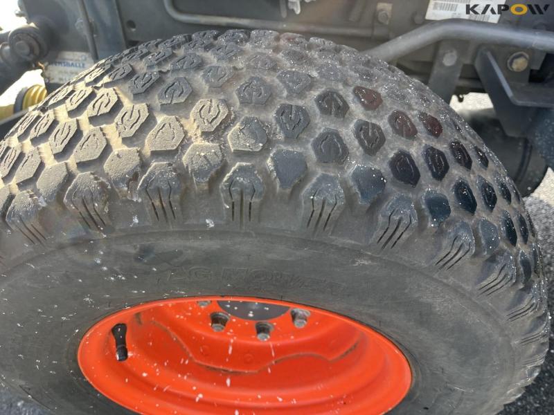 Kubota B2410 kompakt traktor med kost og saltudlægger 26
