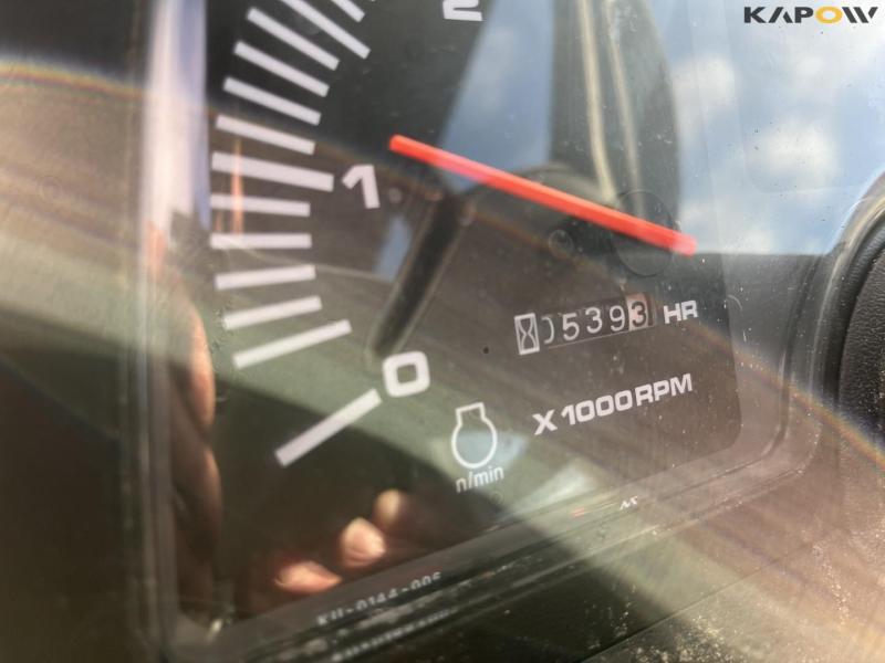 Kubota B2410 kompakt traktor med kost og saltudlægger 34