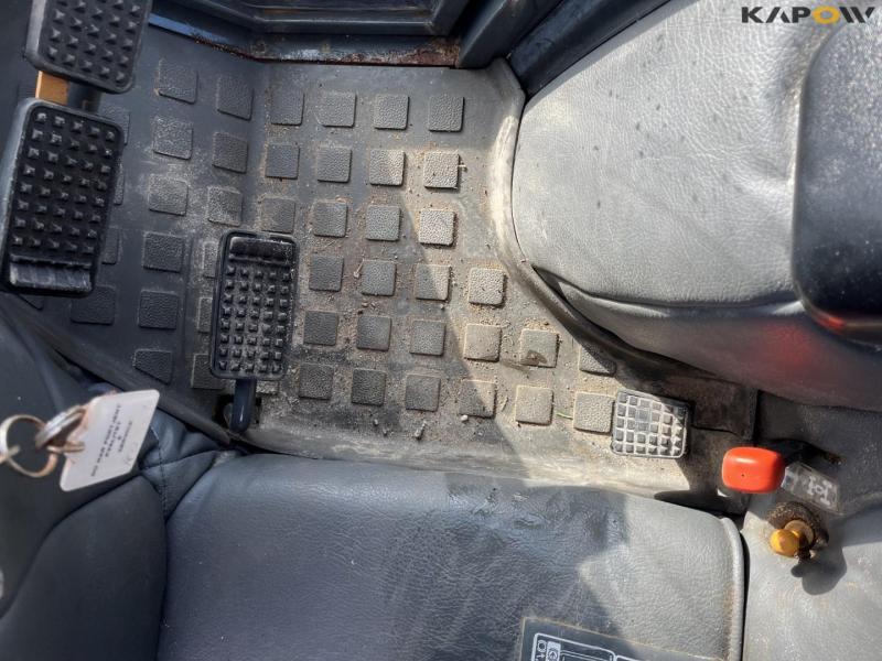 Kubota B2410 kompakt traktor med kost og saltudlægger 41