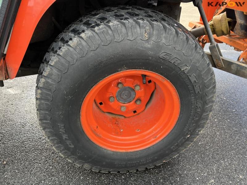 Kubota BX 2350 kompakt traktor med kost og saltudlægger 9