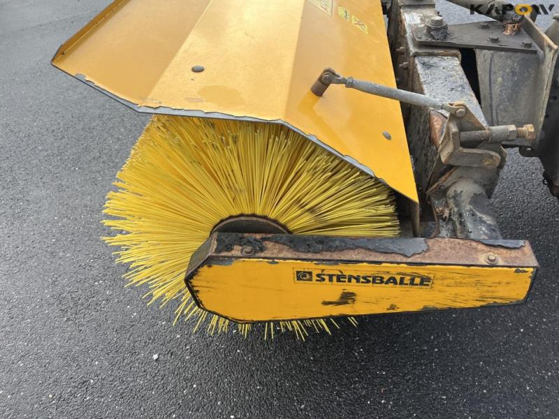 Kubota BX 2350 kompakt traktor med kost og saltudlægger 12