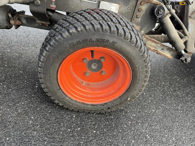 Kubota BX 2350 kompakt traktor med kost og saltudlægger 16