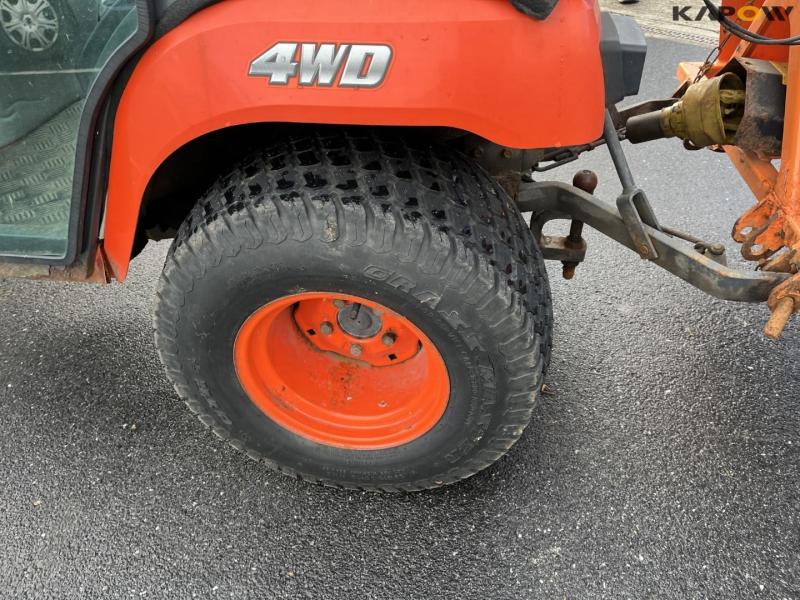 Kubota BX 2350 kompakt traktor med kost og saltudlægger 23