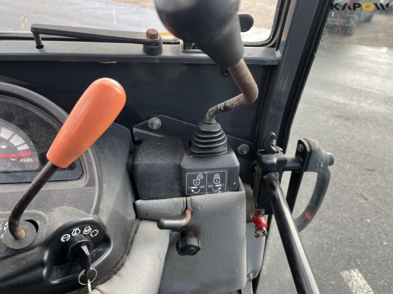 Kubota BX 2350 kompakt traktor med kost og saltudlægger 28
