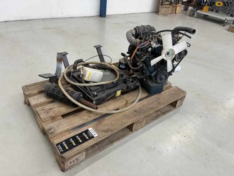 Kubota motor med køler og hydraulik pumpe 3