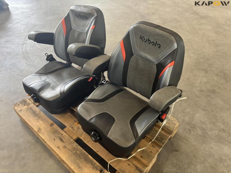 Kubota sæde med armlæn 2 stk. - Nye 1