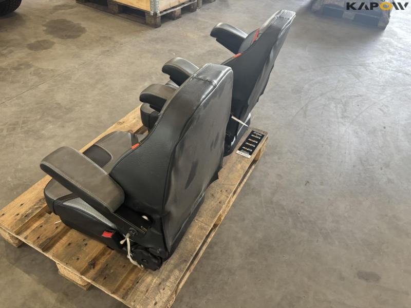 Kubota sæde med armlæn 2 stk. - Nye 8