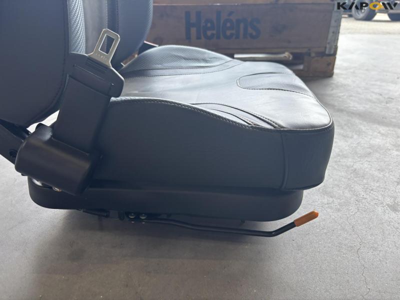 Kubota sæder med armlæn 2 stk - Nye 11