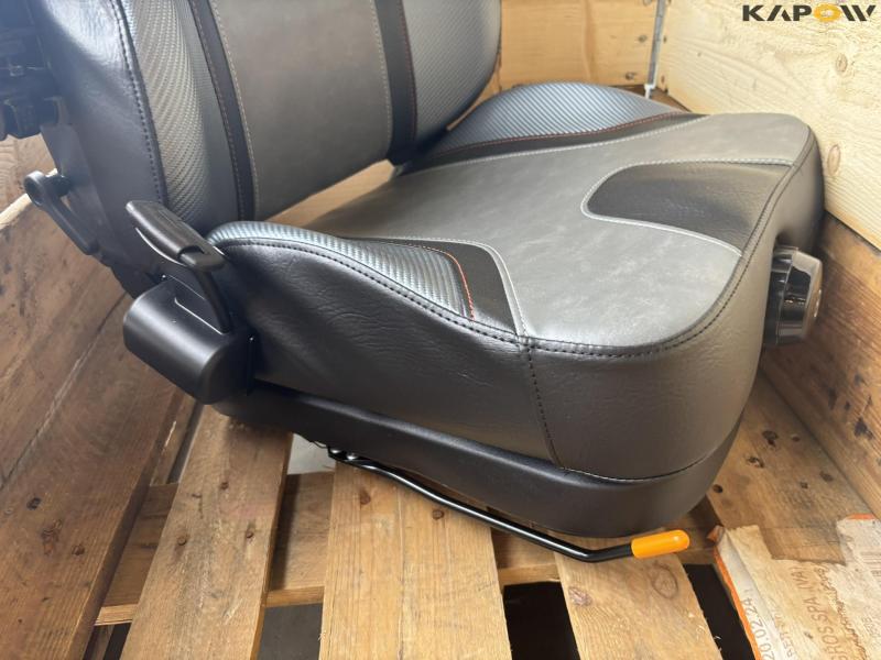 Kubota sæder med armlæn 2 stk - Nye 24
