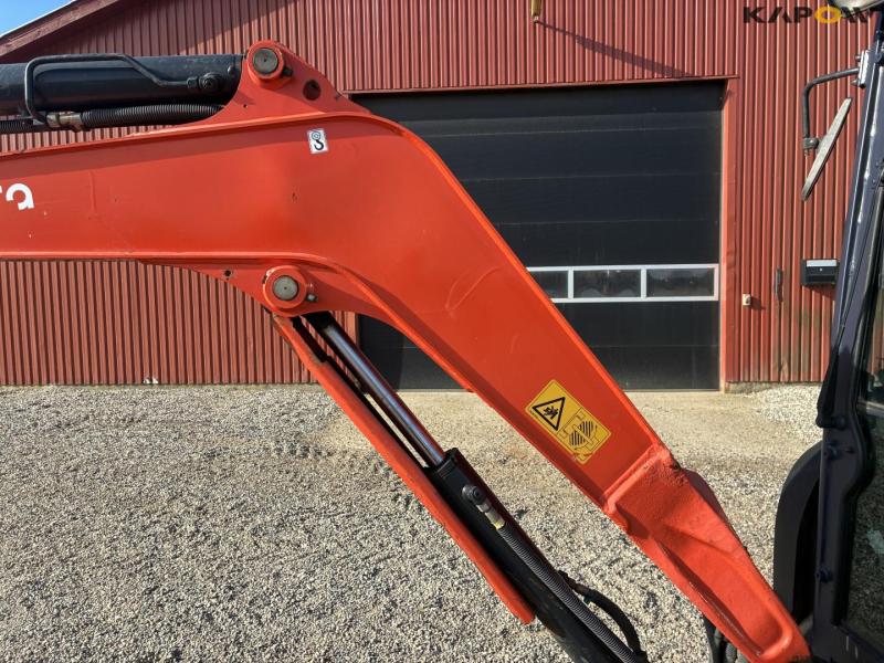 Kubota U27-4 minigravemaskine med planerskovl 22