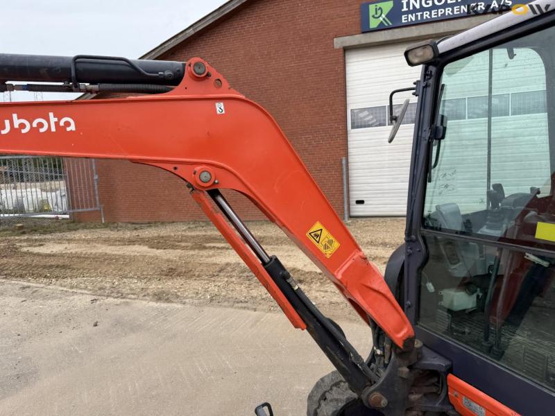 Kubota U27-4 minigravemaskine med planerskovl 10