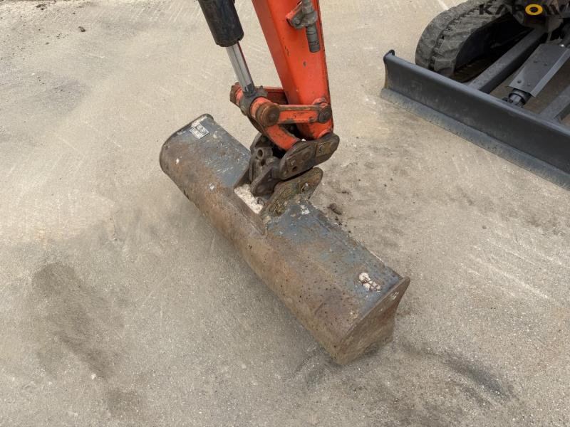 Kubota U27-4 minigravemaskine med planerskovl 13