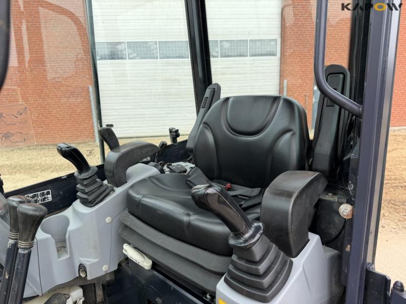 Kubota U27-4 minigravemaskine med planerskovl 22