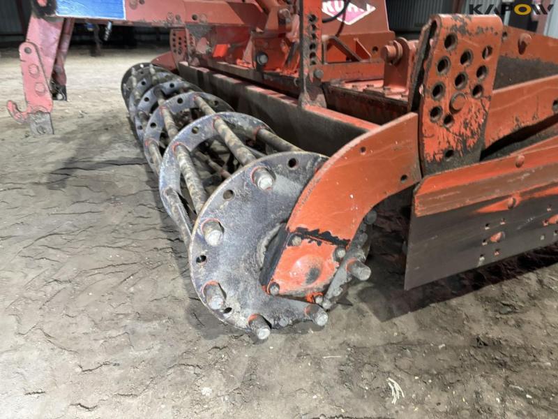 Kuhn HR3002D rotorharve 18