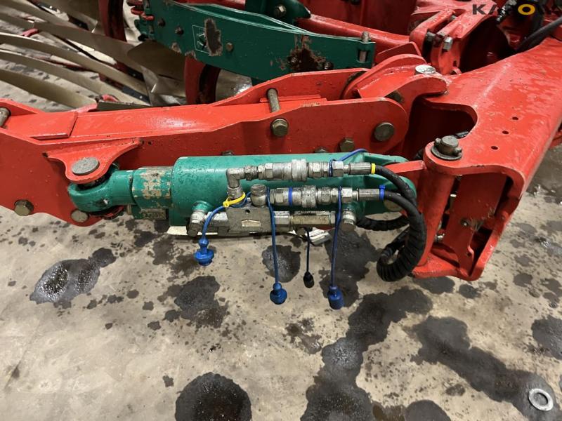 Kverneland EG100 6 furet vendeplov med jordpakker 17