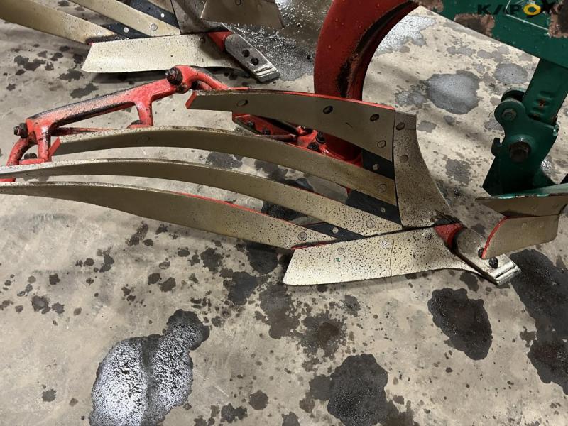 Kverneland EG100 6 furet vendeplov med jordpakker 18