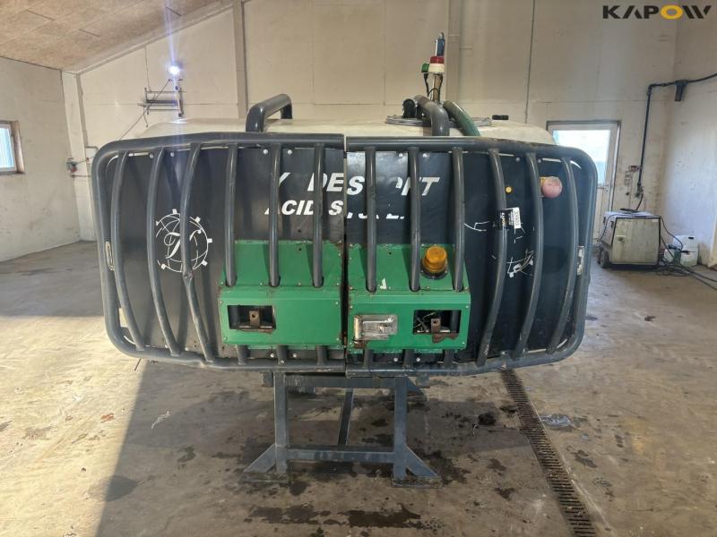 Kyndestoft fronttank med computer 2