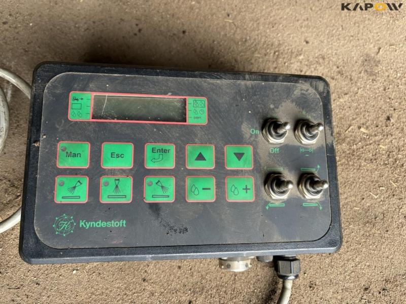 Kyndestoft fronttank med computer 27