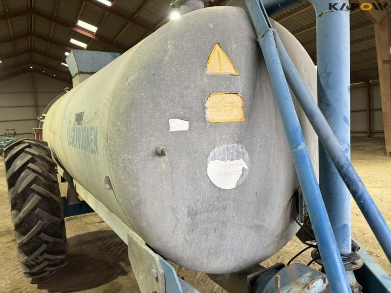 Låsbyvognen 6000 liter 16