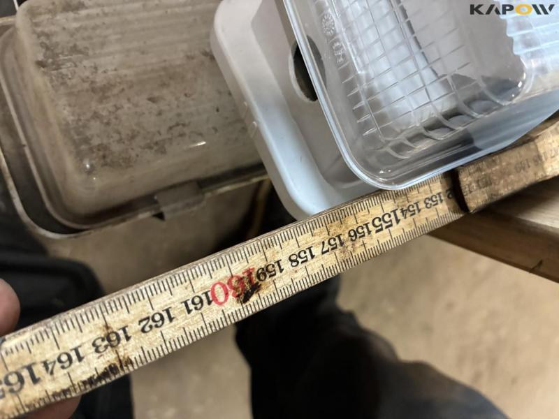 Lysstofrør, armatur og opbevaringskasser 8