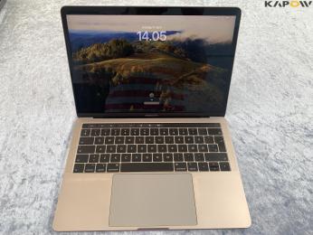 MacBook Pro 15,2