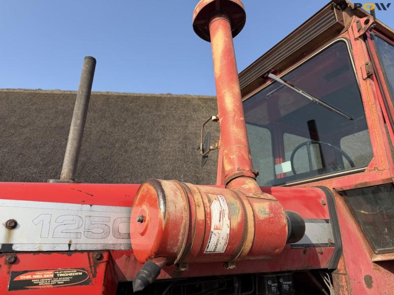 Massey Ferguson 1250 traktor 13