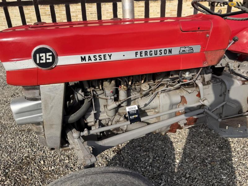 Massey Ferguson 135 traktor 10