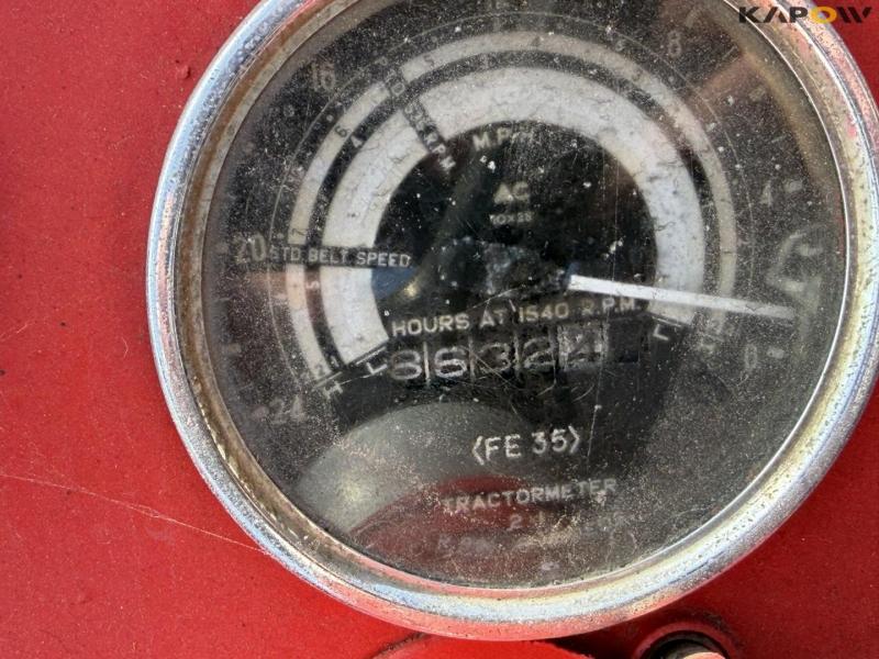 Massey Ferguson 135 traktor 24