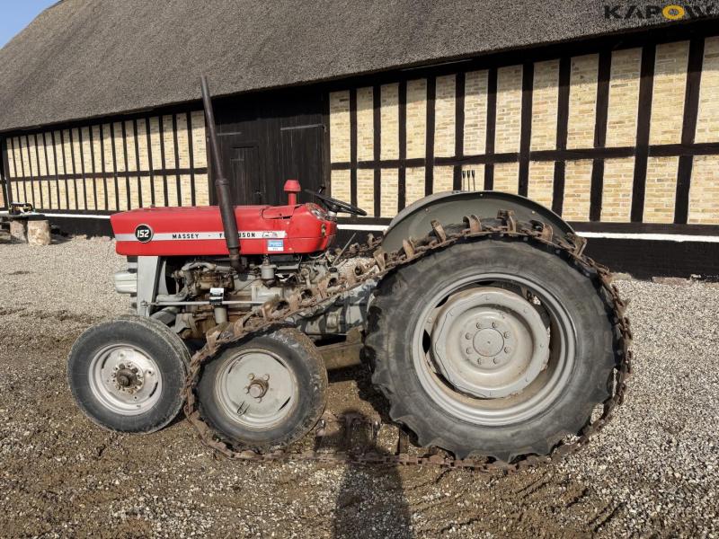 Massey Ferguson 152 traktor 8