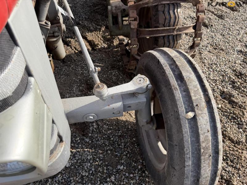 Massey Ferguson 152 traktor 14