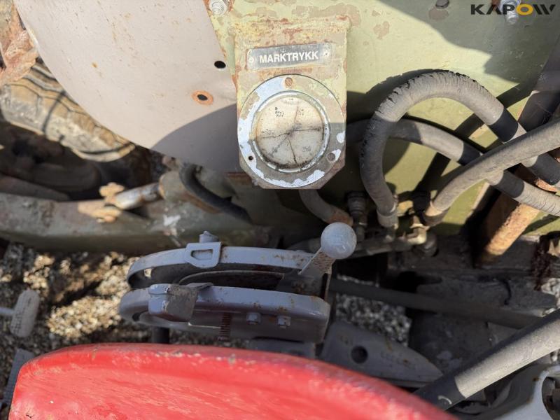 Massey Ferguson 152 traktor 35