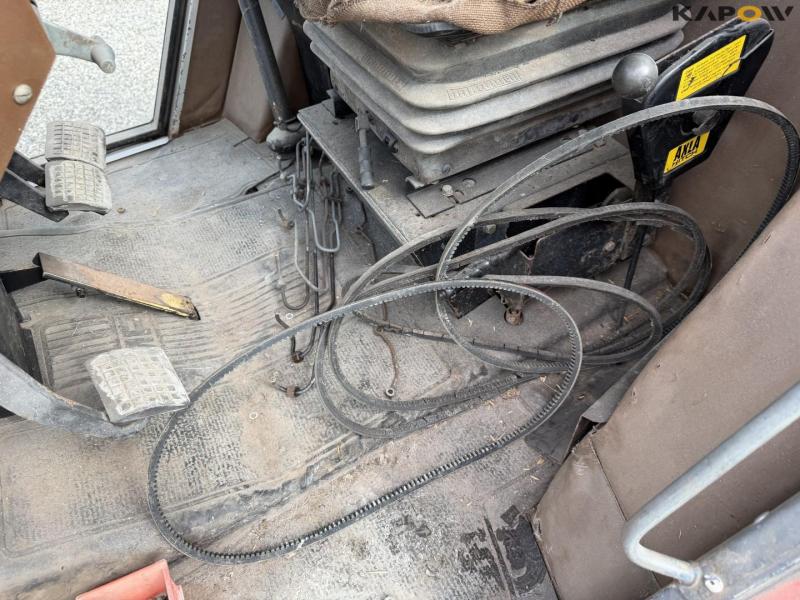 Massey Ferguson 2725 electronic traktor 37