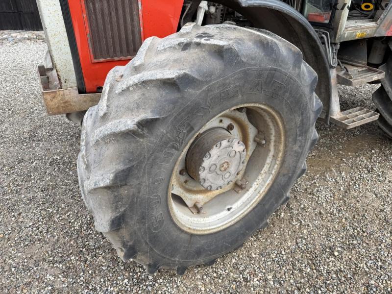 Massey Ferguson 2725 electronic traktor 57