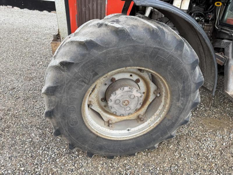 Massey Ferguson 2725 electronic traktor 58